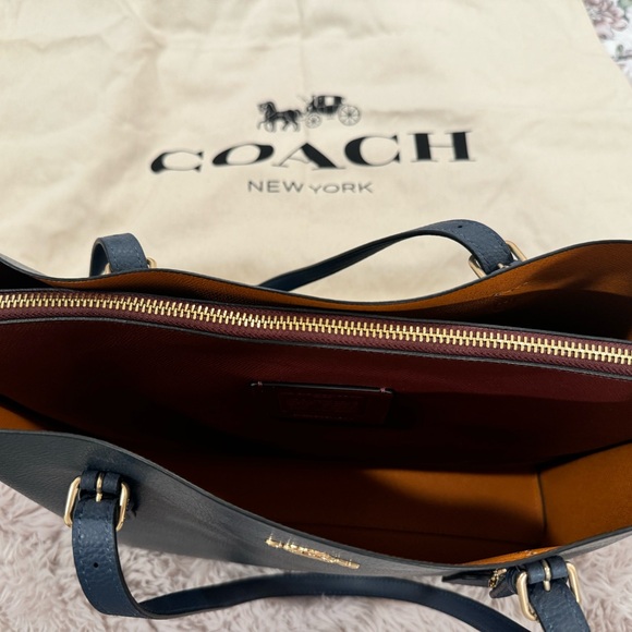 Coach large tote - Picture 2 of 7